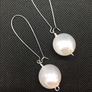 Kidney ear wire bead dangle/drop earrings